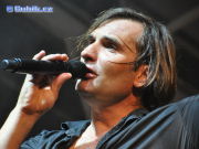 Frontman JIŘÍ MACHÁČEK kapely MIG 21