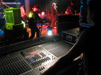 Monitor mix v pozadí s kapelou DARK GAMBALLE