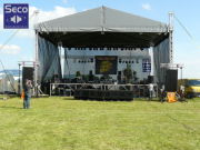 Pohled na stage a Line Array před zdvižením